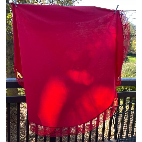 Tablecloth 66" Red Round Lace Edge Valentine's Holiday Linens Romantic Vintage - Picture 5 of 6